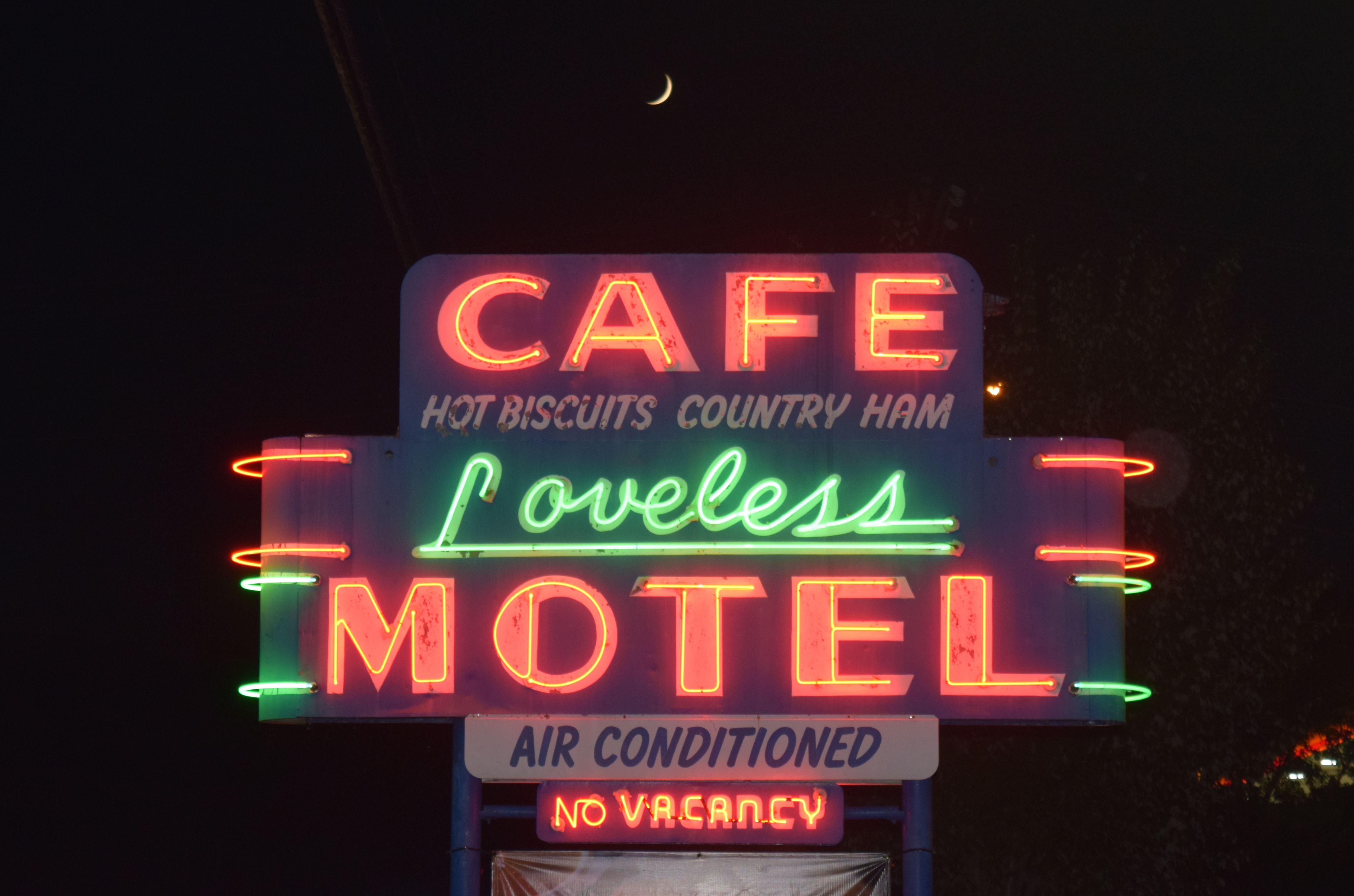 loveless.motel.sign